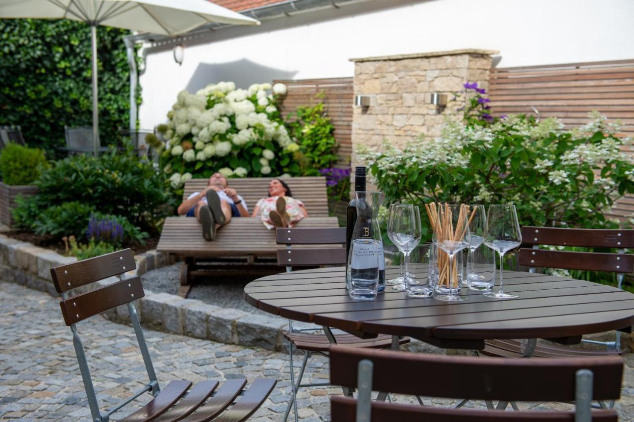 Weingut Breitenfelder Retz Exterior foto