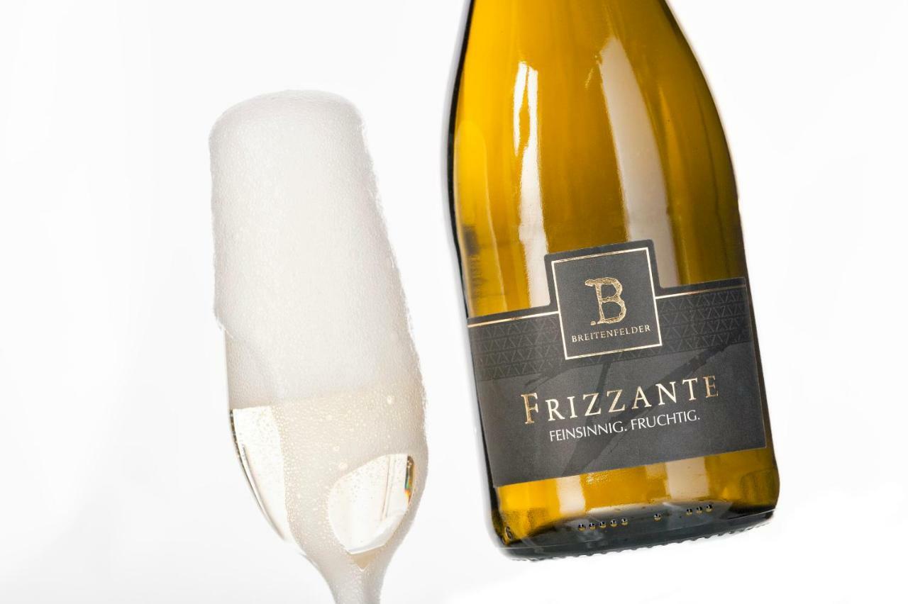 Weingut Breitenfelder Retz Exterior foto